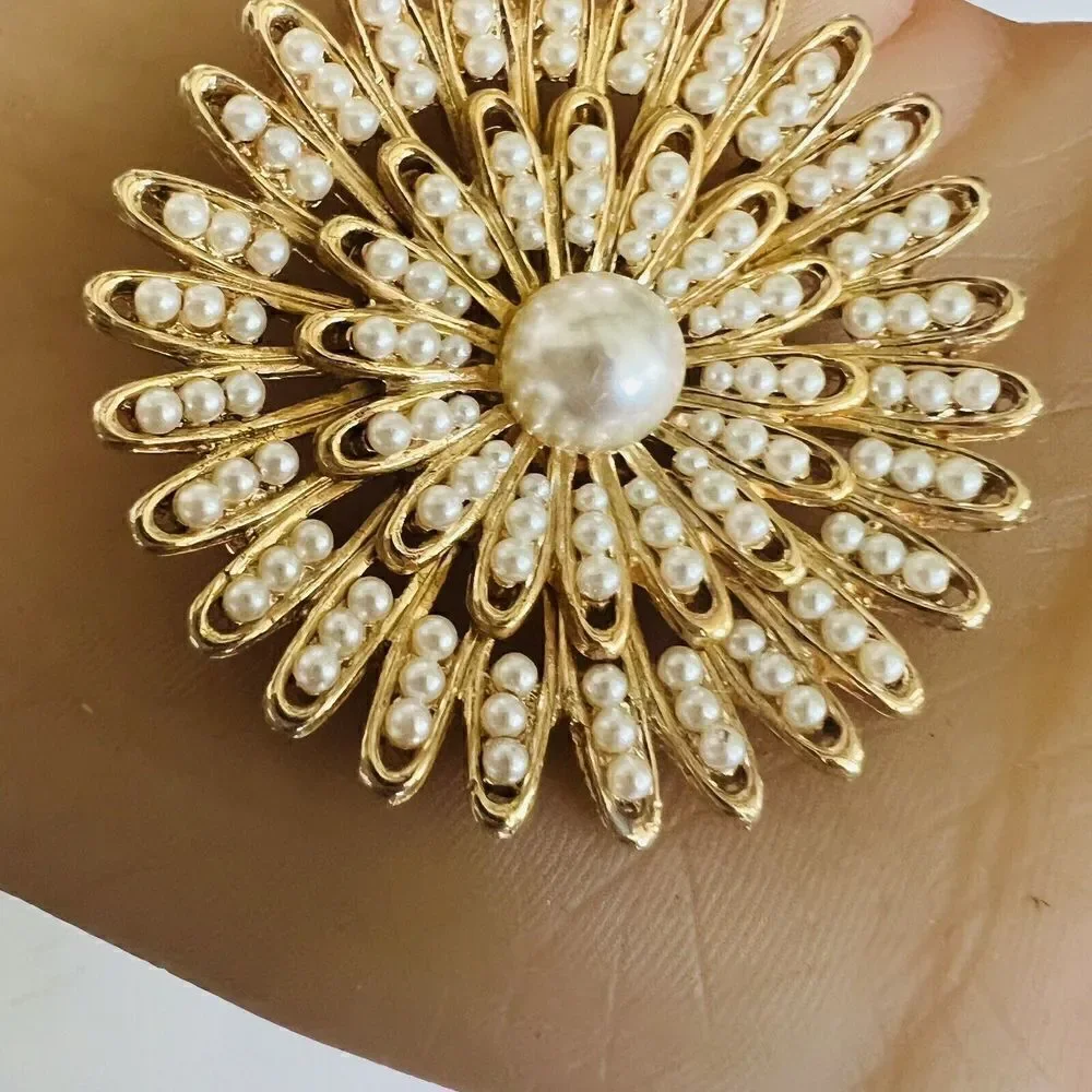 Vintage Sun Flower Burst Pearl Detailed Brooch Floral Gold Tone BEAUTIFUL 4259